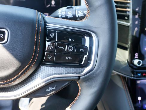 New 2026 Jeep Grand Wagoneer L Summit AWD/4WD image 32