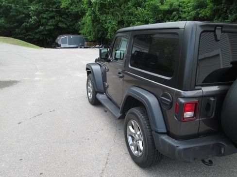 Used 2023 Jeep Wrangler 4WD Sport image 8