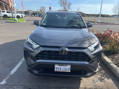 Used 2025 Toyota RAV4 XLE w/ Convenience Package image 32