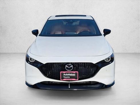 Used 2021 MAZDA MAZDA3 Hatchback w/Premium Plus Pkg image 2