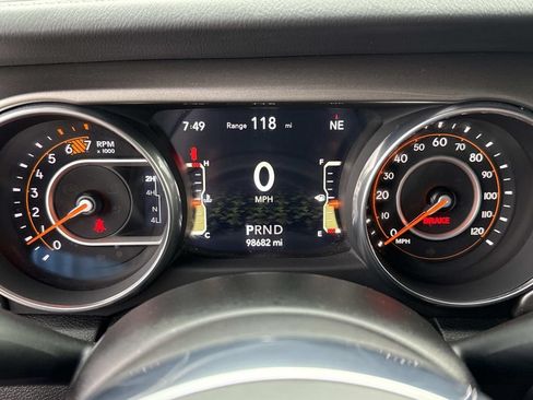 Used 2018 Jeep Wrangler Unlimited Sahara AWD/4WD image 24