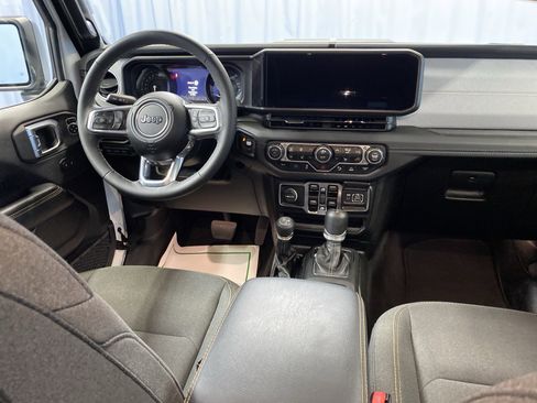 Certified 2025 Jeep Wrangler Sahara w/ Safety Group image 36