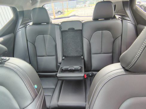 Used 2024 Volvo XC40 B5 Ultimate w/ Protection Package Premier AWD/4WD image 23