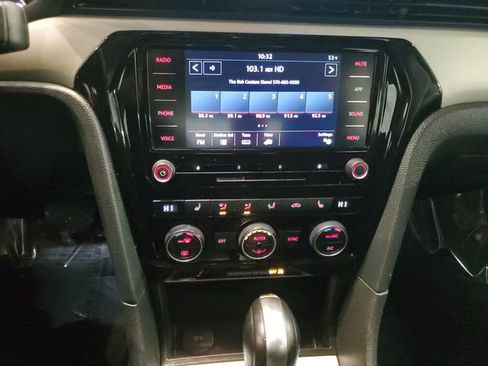 Used 2020 Volkswagen Passat 2.0T SE image 18