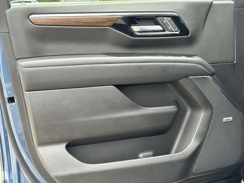 Used 2025 Chevrolet Tahoe High Country AWD/4WD image 19