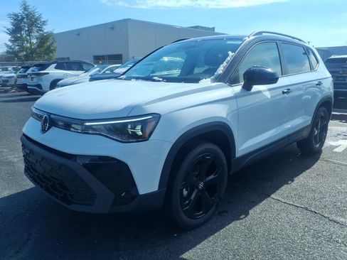 New 2026 Volkswagen Taos SE AWD/4WD image 4
