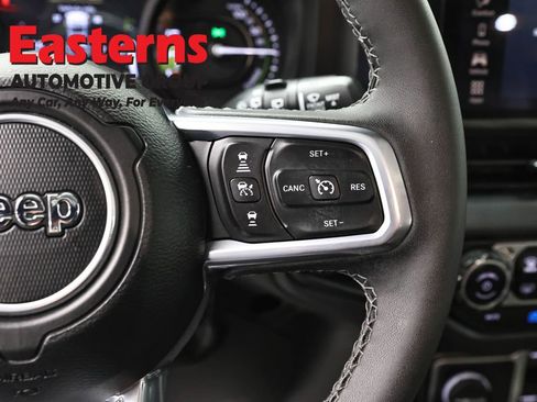 Used 2025 Jeep Wrangler Unlimited Sahara AWD/4WD image 16