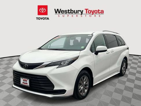 Certified 2026 Toyota Sienna LE AWD/4WD image 5