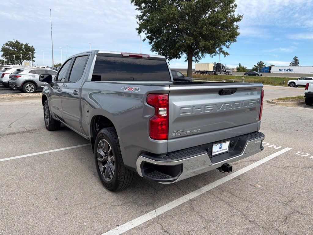 Used 2025 Chevrolet Silverado 1500 LT AWD/4WD image 5