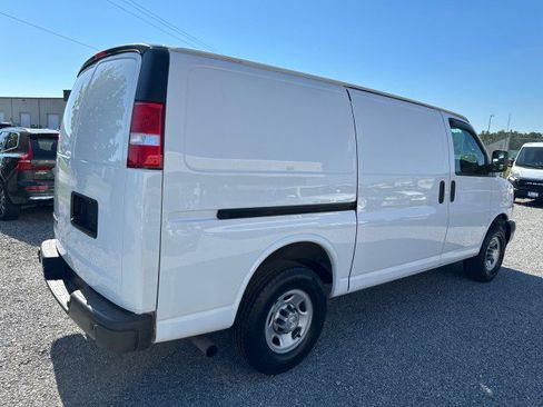 Used 2020 Chevrolet Express 3500 w/ Driver Convenience Package RWD image 9