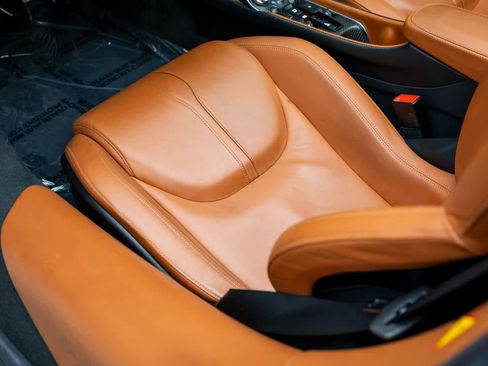 Used 2018 McLaren 570S Spider image 26