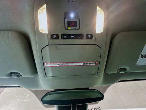 Used 2023 Toyota Highlander L image 18