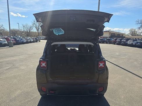 Used 2018 Jeep Renegade Trailhawk AWD/4WD image 8