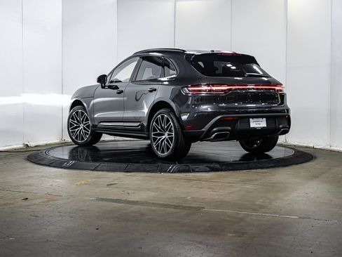 Certified 2025 Porsche Macan image 3