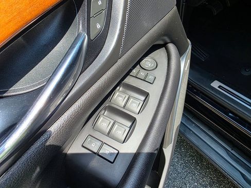 Used 2018 Cadillac Escalade Luxury AWD/4WD image 12