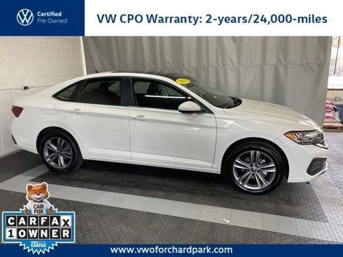 Certified 2023 Volkswagen Jetta SE w/ Panoramic Sunroof Package FWD image 1