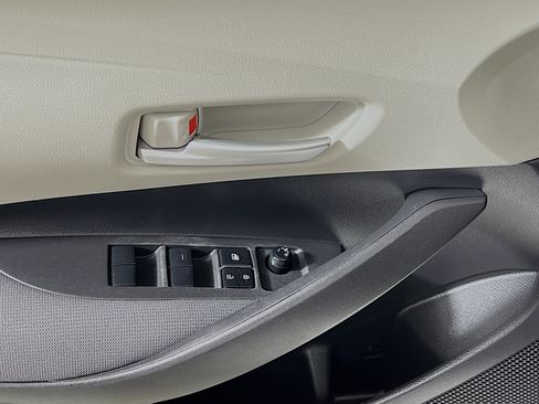 Used 2020 Toyota Corolla LE FWD image 16