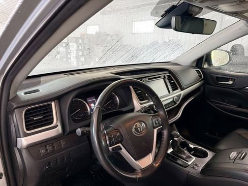 Used 2019 Toyota Highlander AWD V6 image 8