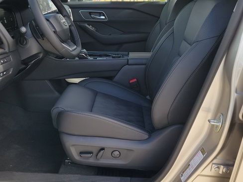 New 2026 Nissan Rogue Platinum w/ Platinum Premium Package image 6