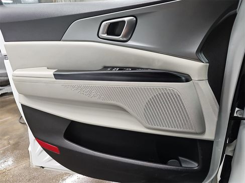 Used 2024 Kia Carnival LX image 25