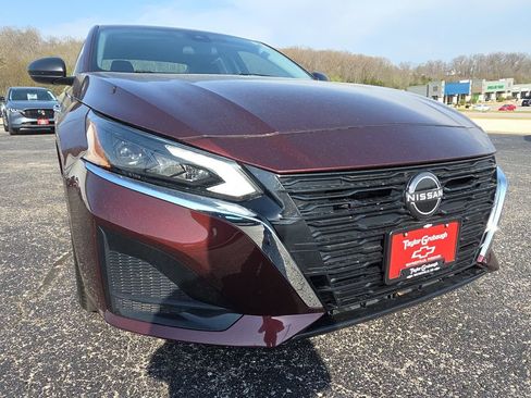 Used 2024 Nissan Altima 2.5 SV image 11