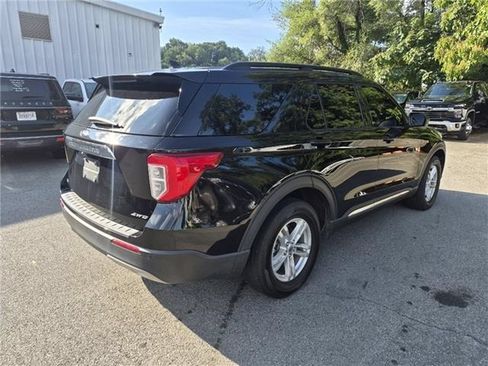 Used 2022 Ford Explorer XLT w/ Equipment Group 202A AWD/4WD image 4