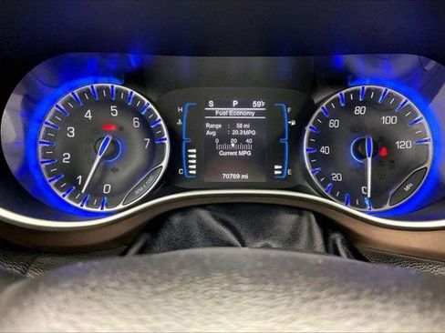 Used 2017 Chrysler Pacifica LX image 23