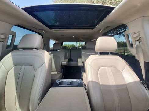 Used 2024 Ford Expedition Limited image 11