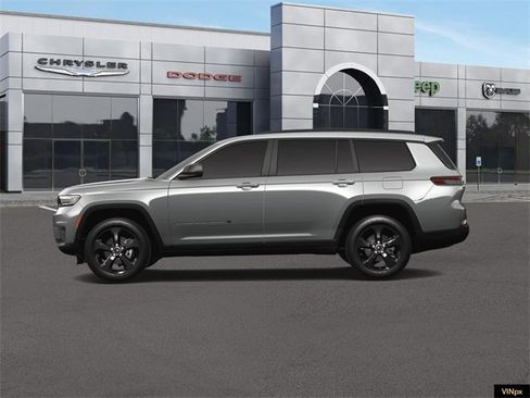 Used 2023 Jeep Grand Cherokee L Altitude image 3