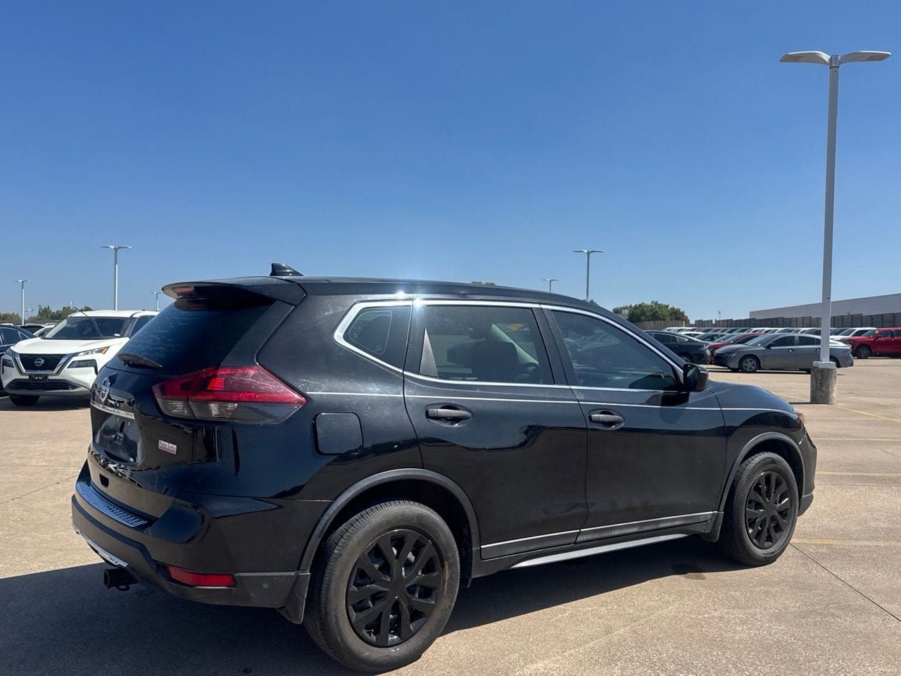 Used 2019 Nissan Rogue S FWD image 23