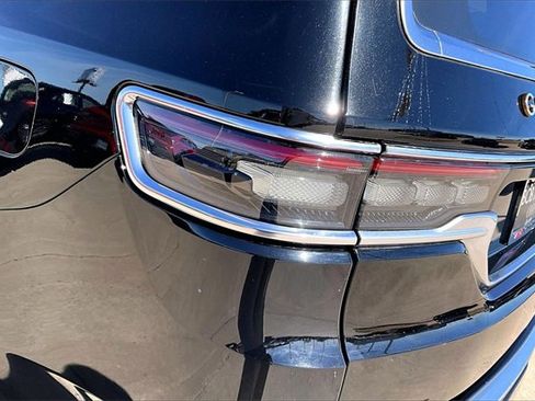 Used 2022 Jeep Grand Wagoneer Series III w/ Rear Seat Video Group 1 image 33