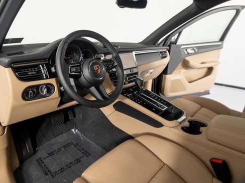 New 2026 Porsche Macan image 4
