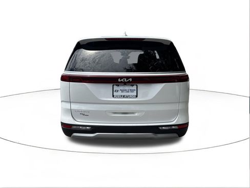 Used 2024 Kia Carnival LX FWD image 4