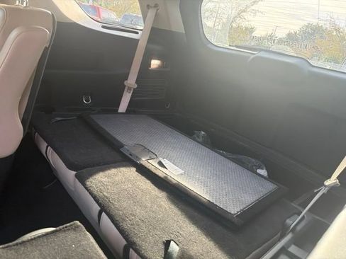 Used 2023 Ford Explorer XLT w/ Equipment Group 202A RWD image 12