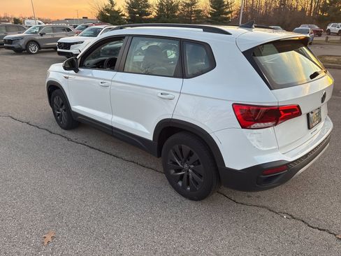 Used 2022 Volkswagen Taos S image 6