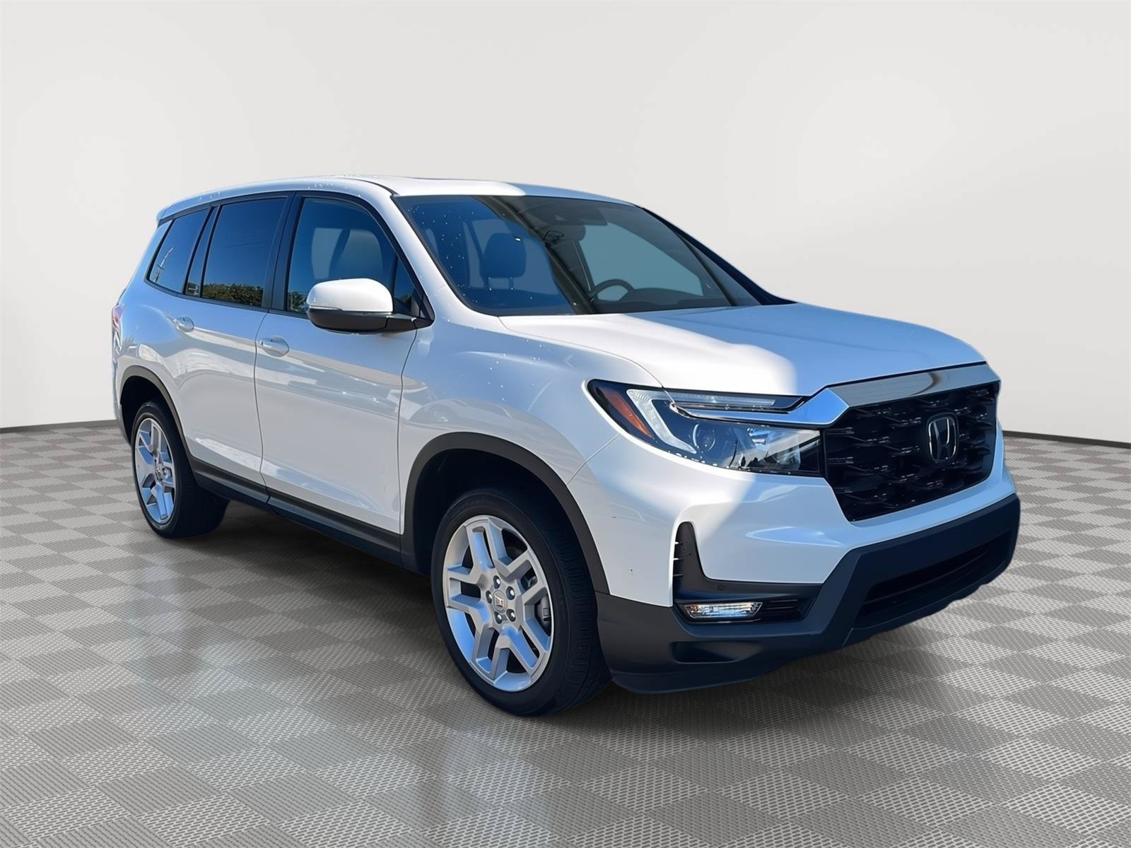 Used 2025 Honda Passport EX-L image 4