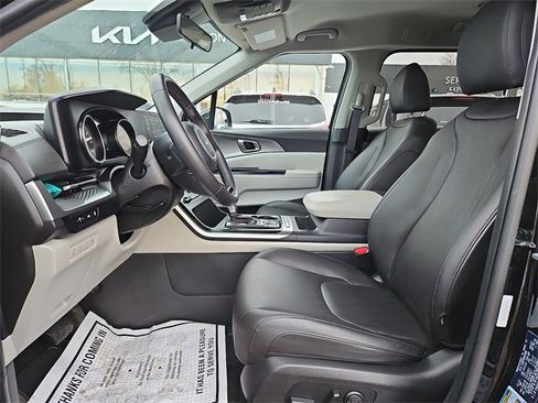 Used 2024 Kia Carnival LX image 13