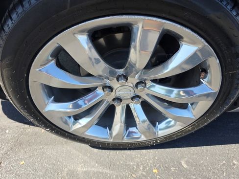 Used 2018 Chrysler 300 Limited RWD image 5