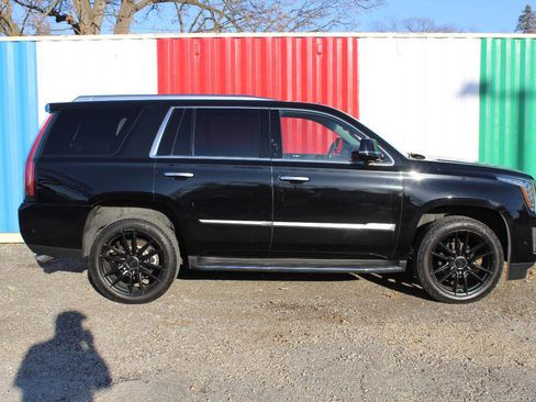 Used 2017 Cadillac Escalade Luxury AWD/4WD image 5