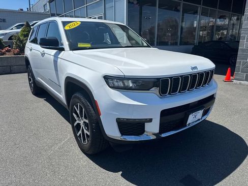 Used 2023 Jeep Grand Cherokee L Limited AWD/4WD image 2