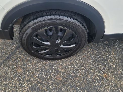 Used 2020 Nissan Kicks S FWD image 13