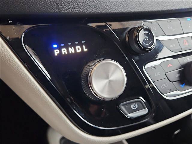 Used 2023 Chrysler Pacifica Touring-L FWD image 12