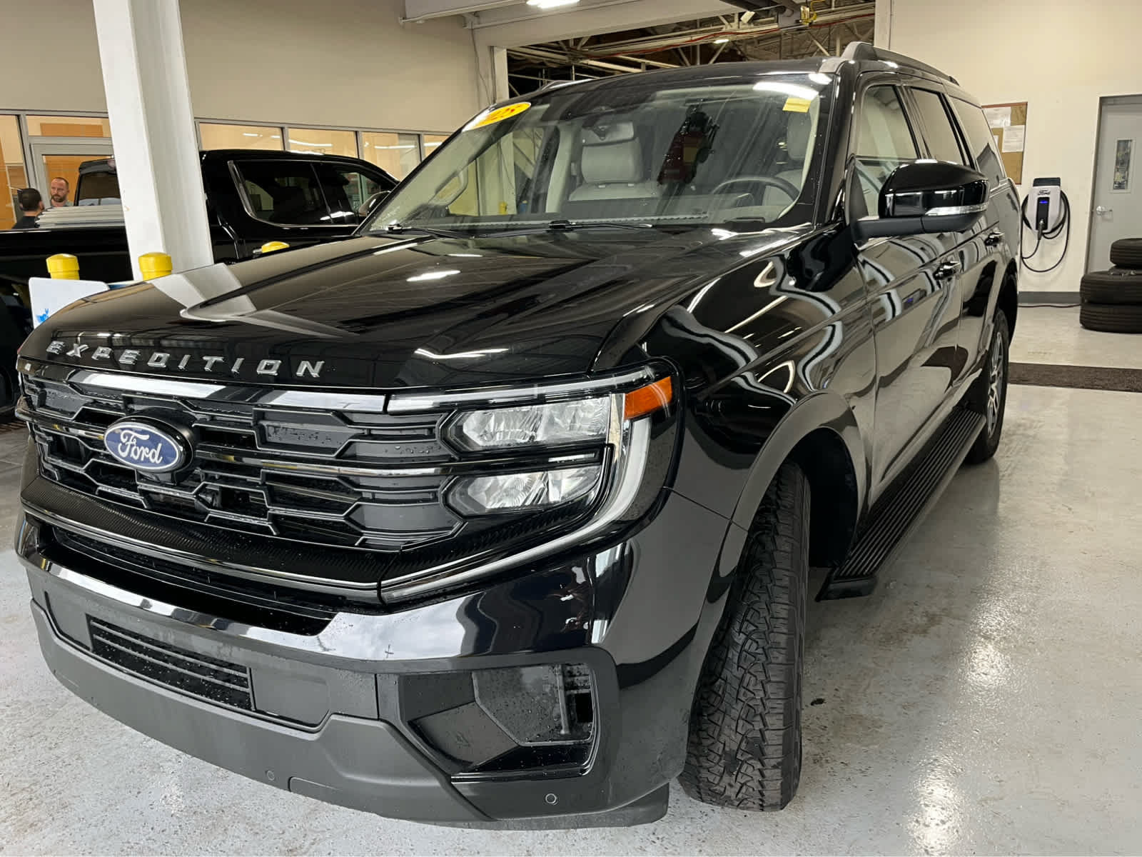 Certified 2025 Ford Expedition Active AWD/4WD image 4
