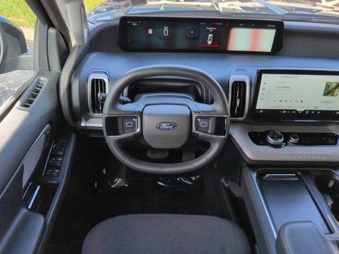 Used 2025 Ford Expedition Active RWD image 15