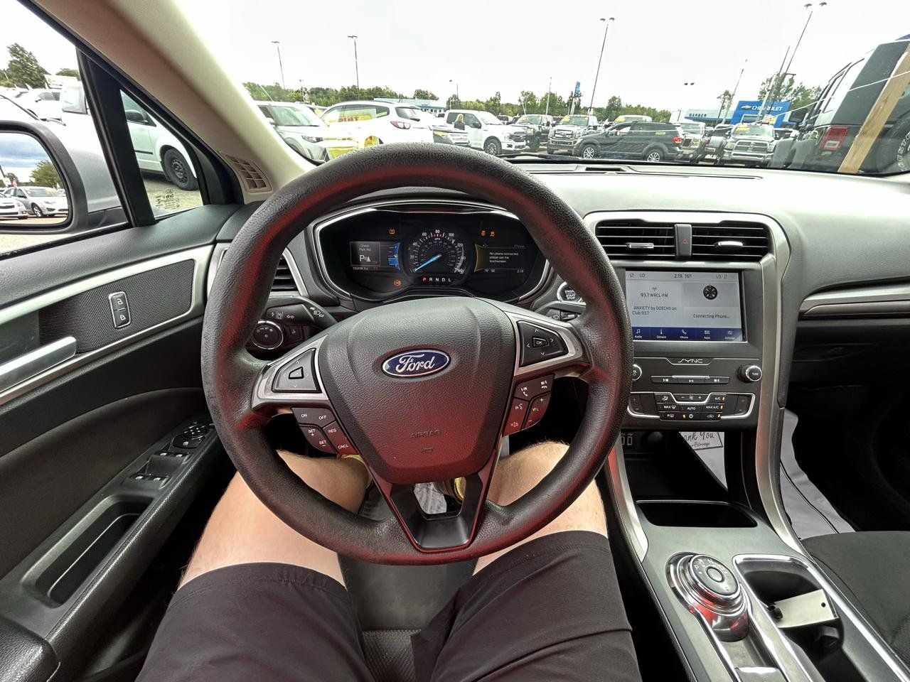 Used 2020 Ford Fusion SE FWD image 29