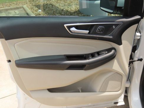 Used 2020 Ford Edge Titanium FWD image 23