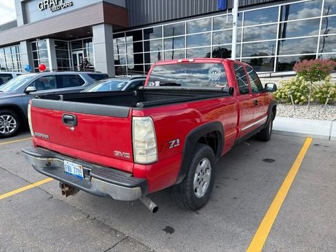 Used 2005 GMC Sierra 1500 SLE w/ Light Duty Power Package AWD/4WD image 4