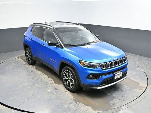 Used 2025 Jeep Compass Limited image 36