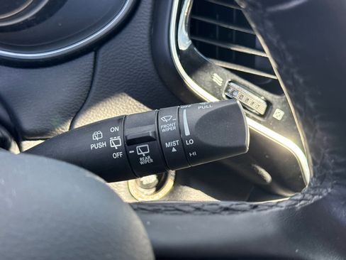 Used 2021 Jeep Cherokee Limited image 19