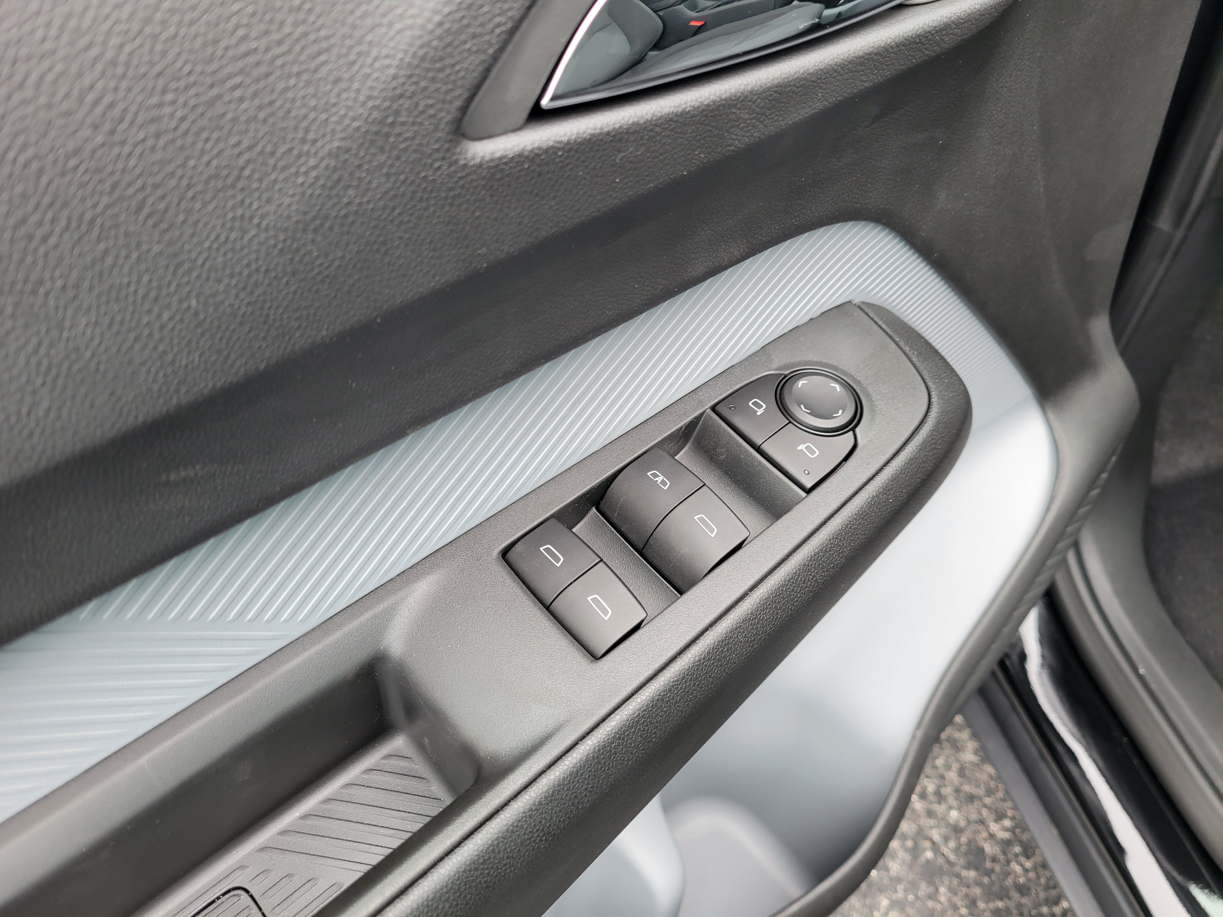 New 2027 Chevrolet Bolt LT w/ Comfort Package FWD image 26